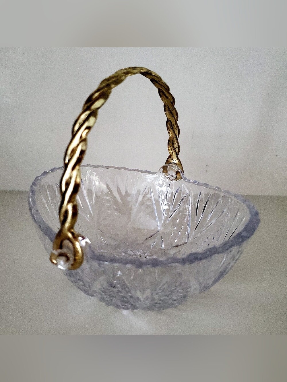 Small Crystal Glass Basket with Gold-Tone Twisted Handle Candy / Jewellery Dish
